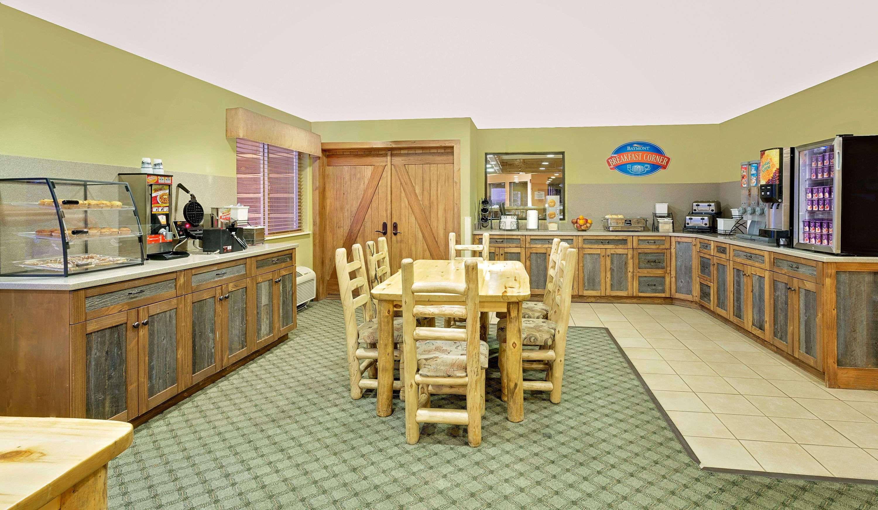Pinedale Hotel & Suites Exterior photo