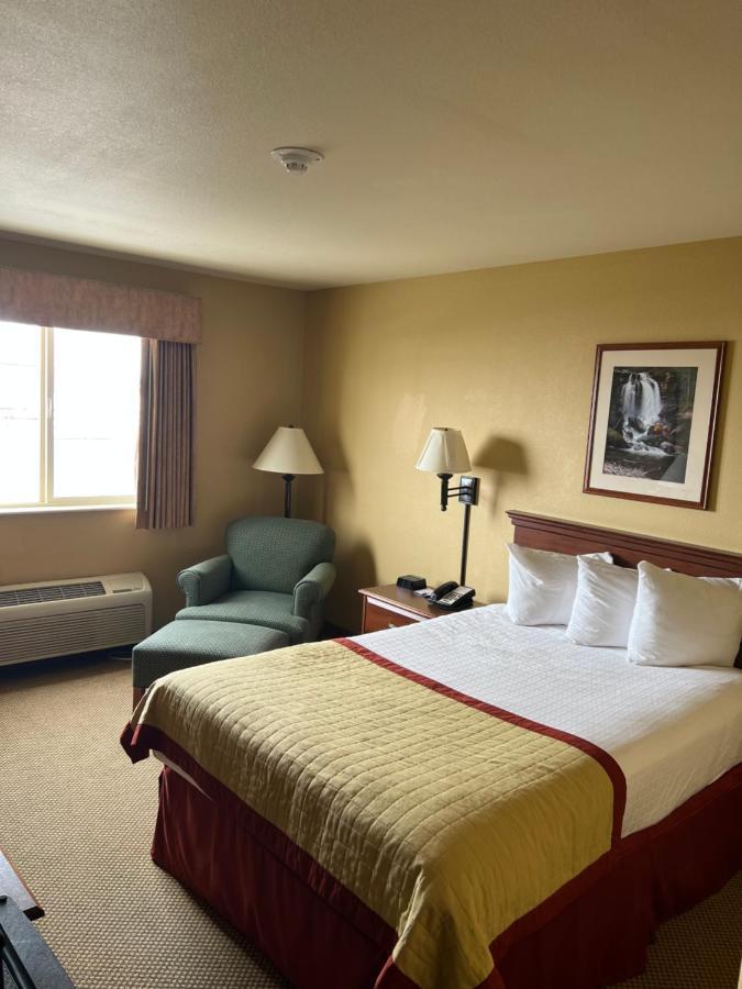 Pinedale Hotel & Suites Exterior photo