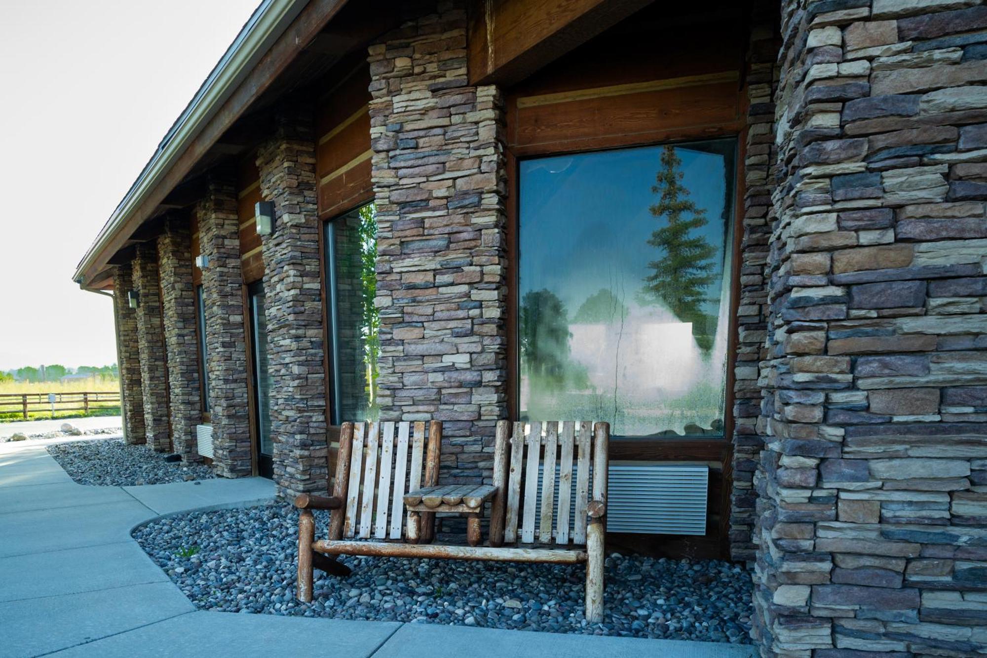 Pinedale Hotel & Suites Exterior photo