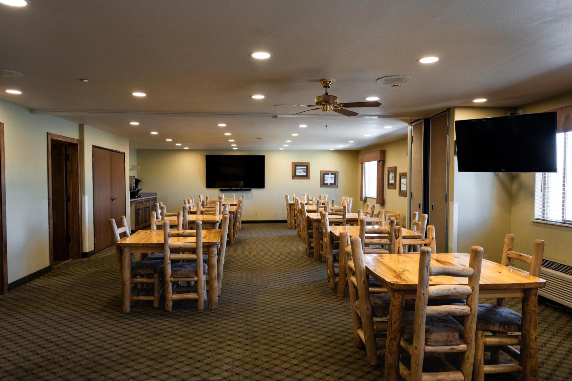Pinedale Hotel & Suites Exterior photo