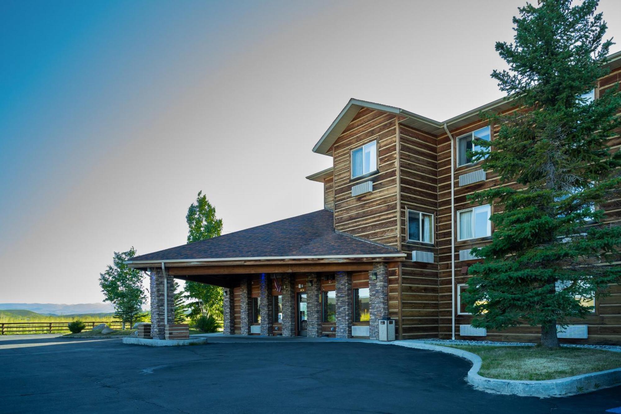 Pinedale Hotel & Suites Exterior photo